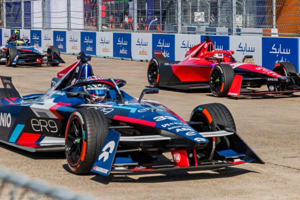von links: Daniel Ticktum (GBR, NIO 333 Formula E Team), Jake Dennis (GBR, Avalanche Andretti Formula E)