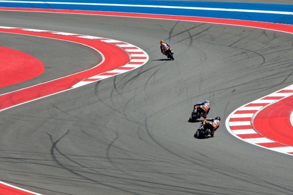 motorcycle-801259_1280